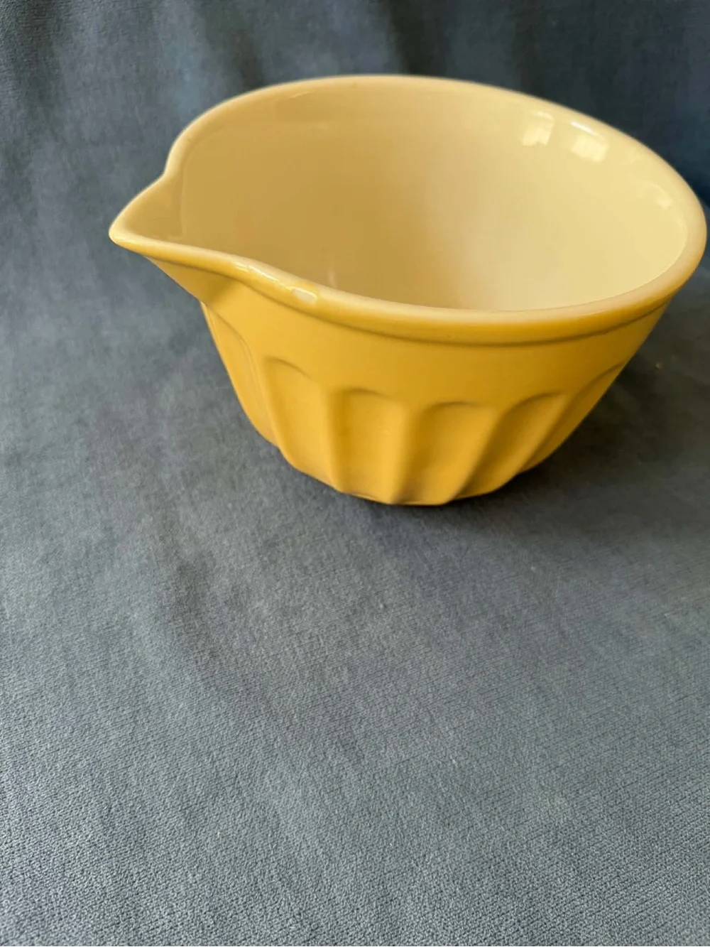 Williams Sonoma Yellow Fluted Ceramic Mixing Bowl with Pour Spout